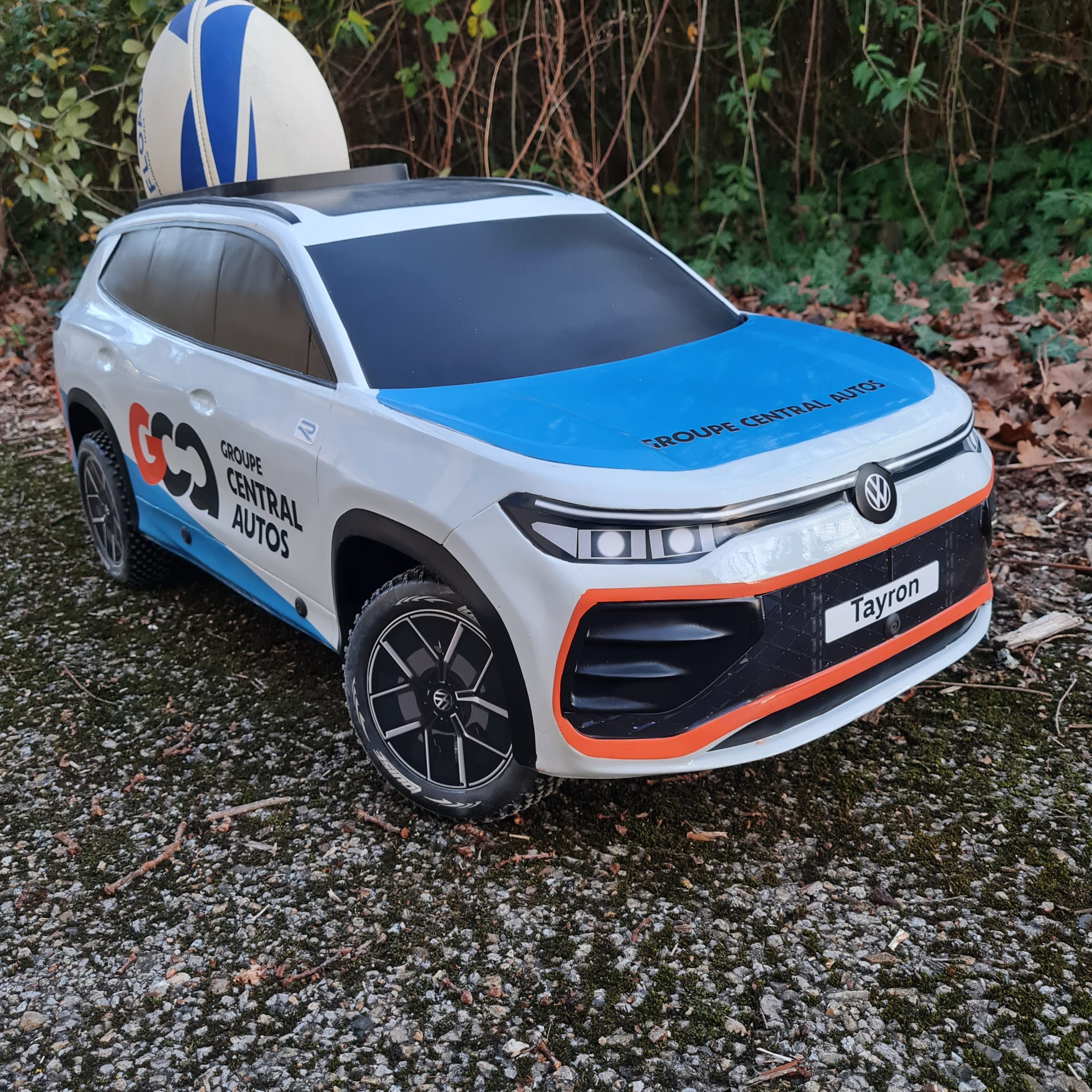 voiture RC porte tee et ballon  LOU rugby